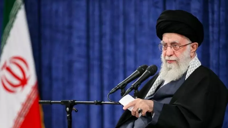 El líder supremo iraní, el ayatolá Ali Jamenei, durante una ceremonia de reunión con el gobierno iraní en Teherán (Irán), el 03 de abril de 2024.