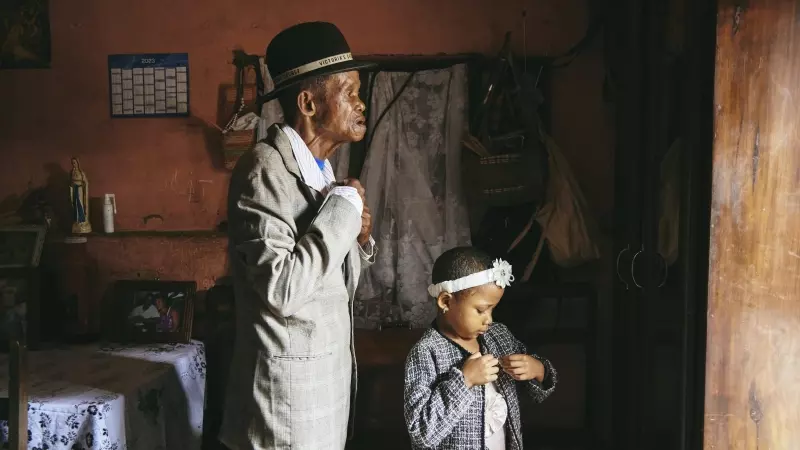 Denuncia la falta de conciencia pública en Madagascar sobre la demencia, reportaje gráfico World Press Photo 2024