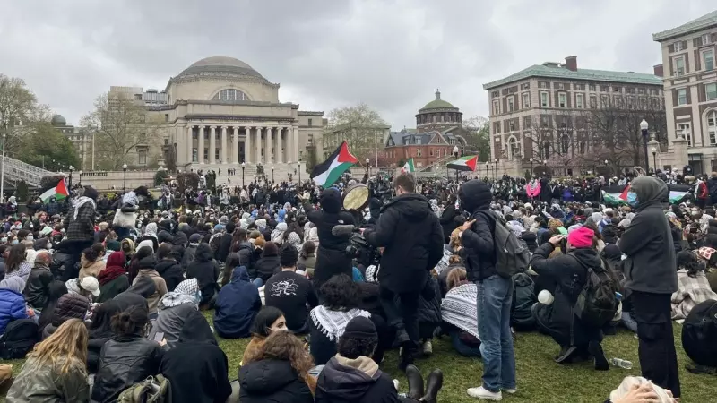 Estudiantes se manifiestan a favor de Palestina en el campus de la Universidad de Columbia, en Nueva York, a 18 de abril de 2024.