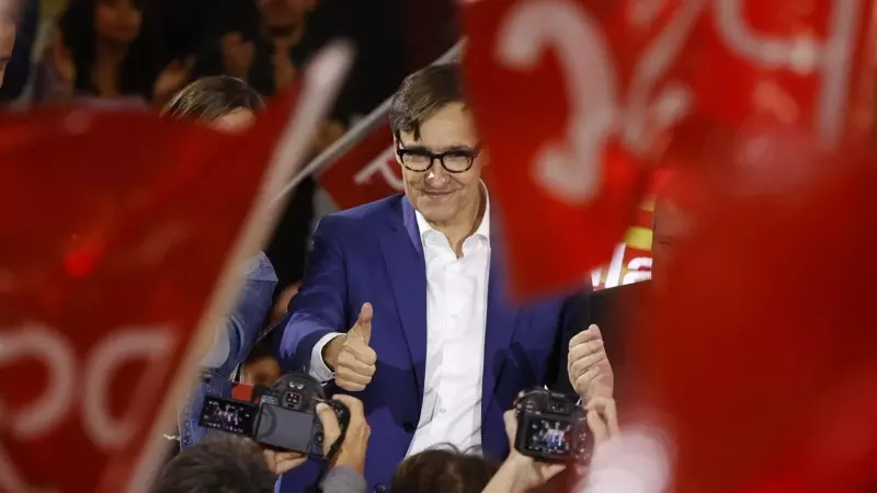 El candidato del PSC a las elecciones catalanas, Salvador Illa, durante el acto del PSC de inicio de campaña, a 25 de abril de 2024, en Barcelona.