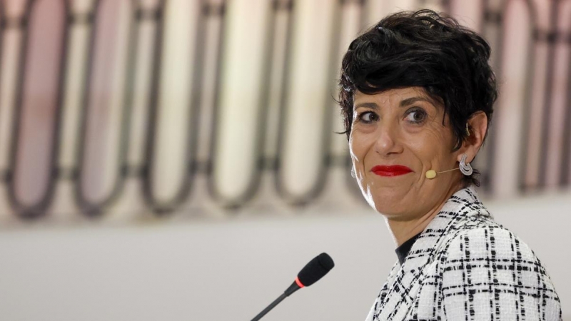 La ministra de Inclusión, Seguridad Social y Migraciones, Elma Saiz, protagoniza un desayuno informativo, a 25 de abril de 2024, en Madrid.