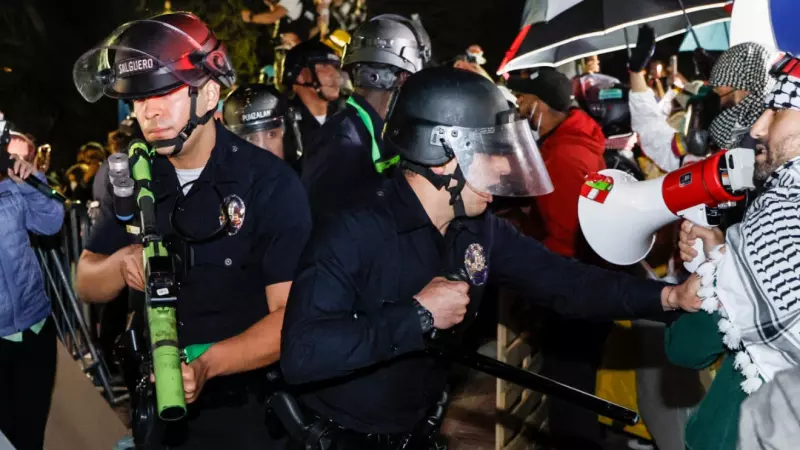 La Policía accede a la Universidad de California para disolver las protestas propalestinas.