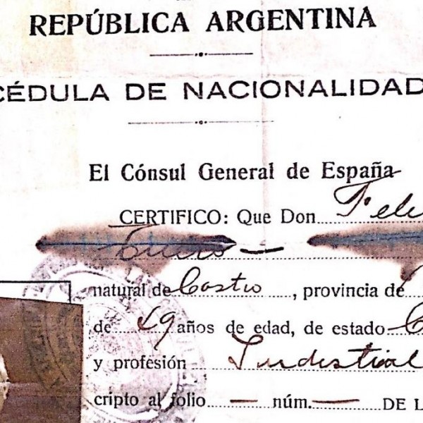 Documento de la cédula de nacionalidad del bisabuelo de Juan Manuel de Hoz emitida por el consulado de España en Argentina
