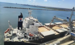 Vista de un barco de cereales durante el proceso de carga en la terminal de la operadora Comvex del puerto de Constanza en Rumanía el pasado jueves 14 de julio de 2022.