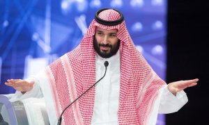Fotografía cedida por el Palacio Real Saudí, que muestra al príncipe heredero saudí, Mohamed bin Salman, mientras asiste al foro económico Future Investment Initiative (FII) o "Davos del desierto" en Riad, Arabia Saudí, hoy 24 de octubre de 2018. El princ