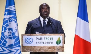 15/11/2017.- Fotografía de archivo realizada el 30 de noviembre de 2015 que muestra al presidente de Gabón, Ali Bongo Ondimba, durante la Cumbre del Clima COP21 en Le Bourget al norte de París (Francia). Un grupo de militares tomó hoy, 7 de enero de 2019,