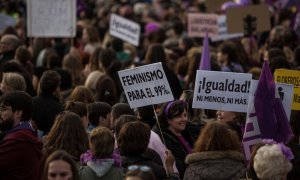 Pancartas con lemas feministas durante la manifestación del 8M en Madrid.-JAIRO VARGAS