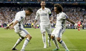 Cristiano Ronaldo celebra un gol, durante su etapa en el Real Madrid, junto Marcelo y Sergio Ramos. / EFE