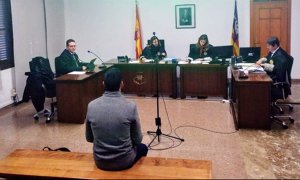 Coco Campaner durante su declaración en el juicio tras el que fue condenado por quebrantar la medida cautelar que le prohíbe difundir datos personales del Testigo Protegido 29. | EUROPA PRESS