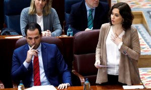 La presidenta de la Comunidad de Madrid, Isabel Díaz Ayuso y su vicepresidente Ignacio Aguado durante el pleno de la Asamblea de Madrid.(DAVID FERNÁNDEZ | EFE)