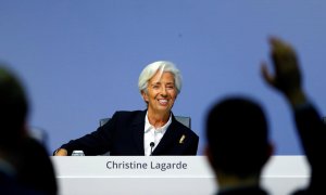 La presidenta del BCE, Christine Lagarde, durante la rueda de prensa tras la reunión del Consejo de Gobierno de la entidad, en la sede de la institución en Fráncort. REUTERS/Ralph Orlowski