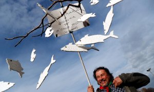 Un seguidor del movimiento de "las sardinas", en una manifestación en Bolonia, en la región norte de Emilia-Romagna. REUTERS / Guglielmo Mangiapane