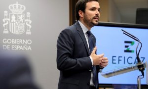 El ministro de Consumo, Alberto Garzón, ofrece los detalles del Fichero "Eficaz", una herramienta que impedirá a los jugadores que lo soliciten voluntariamente acceder a los denominados "créditos rápidos" . EFE