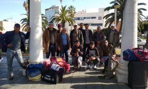 Grupo de ciudadanos marroquíes en Melilla.