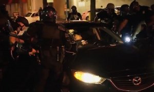 Imágen de la detención de dos jóvenes en Atlanta tras las protestas de George Floyd. Los dos agentes que dispararon con pistolas eléctricas han sido despedidos.