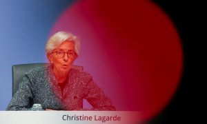 La presidenta del BCE, Christine Lagarde, durante una rueda de prensa en la sede del organismo, tras una de las reuniones mensuales del Consejo de Gobierno de la entidad, en su sede en Fráncfort.  REUTERS/Kai Pfaffenbach