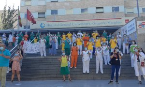 Limpiadoras del Gregorio Marañón durante una concentración en contra de la privatización del servicio de limpieza./ Público