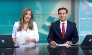 Telediario de la TVG. A la izquierda, Marta Darriba y a la derecha Sevi Martínez. / TVG