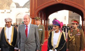 El rey Juan Carlos I junto al sultán de Omán Qaboos Bin Said en la visita que realizó en mayo de 2014, un mes antes de dejar de ser jefe del Estado. Foto: Casa real / Borja Fotógrafos