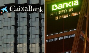 La sede de Caixabank en Barcelona, y la de Bankia en Madrid. AFP