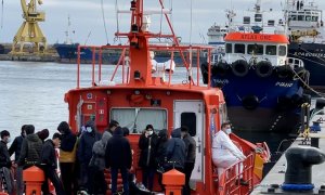 Una patera con 18 migrantes llega a las costas de Ceuta