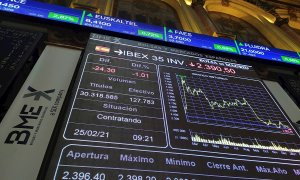 Vista del panel informativo de la Bolsa de Madrid con los datos del Ibex 35, el principal indicador del parqué. EFE/ Vega Alonso Del Val