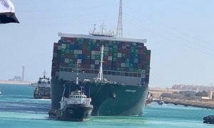 El portacontenedores Ever Given fue reflotado y ya navega por el canal de Suez. — Reuters