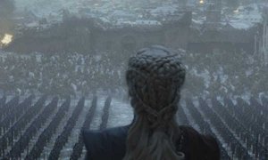 Ayuso como Daenerys al final de 'Juego de Tronos'