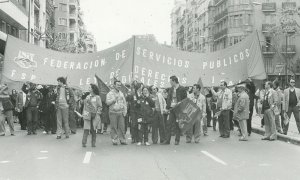 Imagen de archivo de la concentración convocada por la Federación de Servicios Públicos de UGT en 1982 para reclamar la Ley de Libertad Sindical, en Madrid. - Wikipedia / Wikimedia Commons