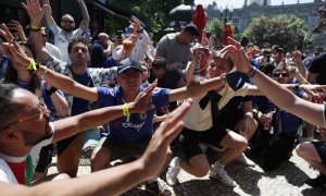Sin mascarillas ni distancia de seguridad: indignación en Portugal por las aglomeraciones de miles de ingleses por la final de la Champions