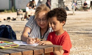 Carmen Machi y el niño sirio que coprotagoniza la película.