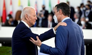 30/10/2021 Sánchez conversa con el presidente de los Estados Unidos, Joe Biden, durante la sesión plenaria de la cumbre de líderes del G20 en Roma