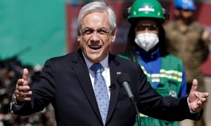 El presidente de Chile, Sebastián Piñera, pronuncia un discurso durante el acto de destrucción de más de 13.600 armas.