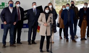 La ministra de Sanidad, Carolina Darias (c), en su visita al dispositivo de vacunación frente a la covid-19 habilitado por el Servicio Extremeño de Salud