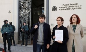 La líder de Más Madrid, Mónica García en la presentación junto con otros miembros del PSOE y de Unidas Podemos de un escrito ante la Fiscalía la semana pasada.