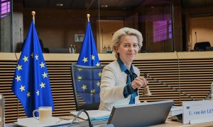 La presidenta de la Comisión Europea, Ursula von der Leyen, al comienzo de la reunión semanal del Ejecutivo comunitario, en Bruselas. E.P./dpa/European Commission/Dati Bendo