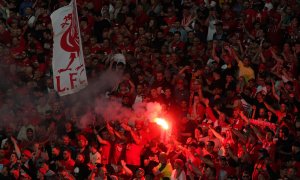 29/05/2022. Aficionados del Liverpool animan a su equipo durante la final de la Champions League, a 28 de mayo de 2022.