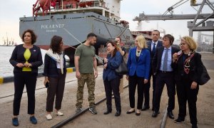 El presidente Ucraniano, Volodimir Zelenski, acude al puerto de Chornomorsk en compañía de los representantes de varios países y de la ONU