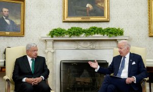 El presidente estadounidense, Joe Biden, se reúne con el presidente mexicano, Andrés Manuel López Obrador, en la Oficina Oval de la Casa Blanca en Washington, EE. UU., el 12 de julio de 2022. REUTERS/Kevin Lamarque