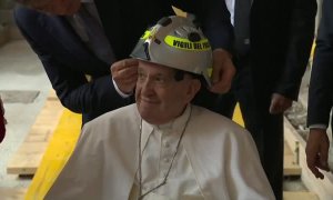 El papa Francisco desata las especulaciones con su visita a la tumba del primer pontífice que renunció