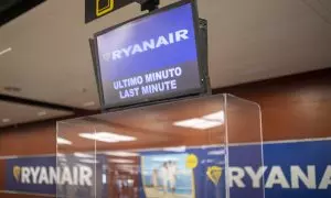 27/01/2022. Una pantalla de Ryanair en el Aeropuerto Barcelona-El Prat, a 8 de agosto de 2022.