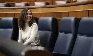 09/02/2023.- La ministra de Derechos Sociales y Agenda 2030, Ione Belarra, sonríe a su llegada al Congreso de los Diputados este jueves. EFE/ Fernando Villar