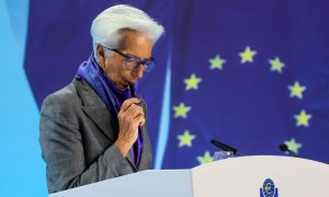 La presidenta del BCE, la francesa Christine Lagarde, durante una rueda de prensa tras una de las reuniones del Consejo de Gobierno de la entidad, en su sede en Fráncfort. REUTERS/Wolfgang Rattay