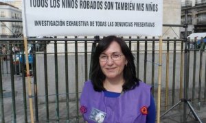 Soledad Luque, presidenta de la asociación 'Todos los niños robados son también mis niños', en una manifestación a favor de la tramitación de la Ley de Bebés Robados