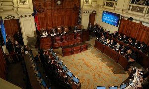 El nuevo comité de expertos para la elaboración de la nueva Constitución chilena en su primera reunión en Santiago de Chile, a 6 de marzo de 2023.