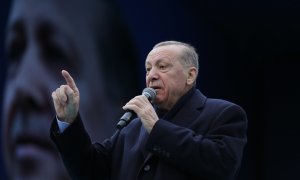 El presidente turco, Recep Tayyip Erdogan, se dirige a sus seguidores durante un acto de campaña electoral en Ankara, Turquía, el 30 de abril de 2023.