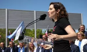 La presidenta de la Comunidad de Madrid, Isabel Díaz Ayuso, interviene durante un acto de precampaña del PP, para presentar a los candidatos a la alcaldías de la zona norte, en el Parque El Mirador, a 22 de abril de 2023, en Colmenar Viejo, Madrid (España