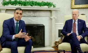 El presidente del Gobierno, Pedro Sánchez, con el presidente de EEUU, Joe Biden, en el Despacho Oval de la Casa Blanca, en Washington.