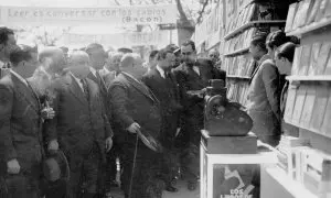 Rafael Giménez Siles, durante la inauguración de la primera Feria del Libro de Madrid, en 1933.