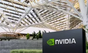 El logo de Nvidia a la entrada de la sede del fabricante de chips en Santa Clara (California, EEUU).